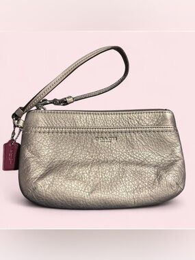 *SOLD* Y2K Coach Metallic Silver Leather Wristlet Mini Bag ✨